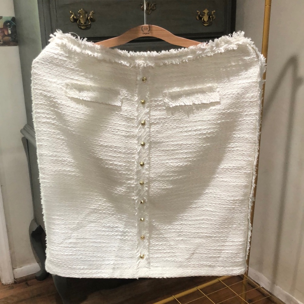 Creme boucle Jennifer Lopez Size 8 skirt